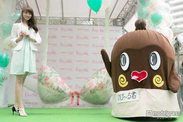 ねば る君 改名を発表 下着イメージモデル美女は美脚を披露 ツイナビ ツイッターの話題まとめ