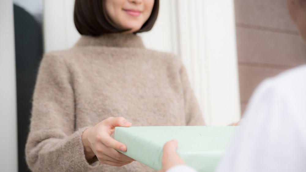 手土産を渡すときのアノ定型文がどうも苦手 こう言った方がよくない リプ欄に共感コメ多数 わかる その方が相手もうれしいよね ツイナビ