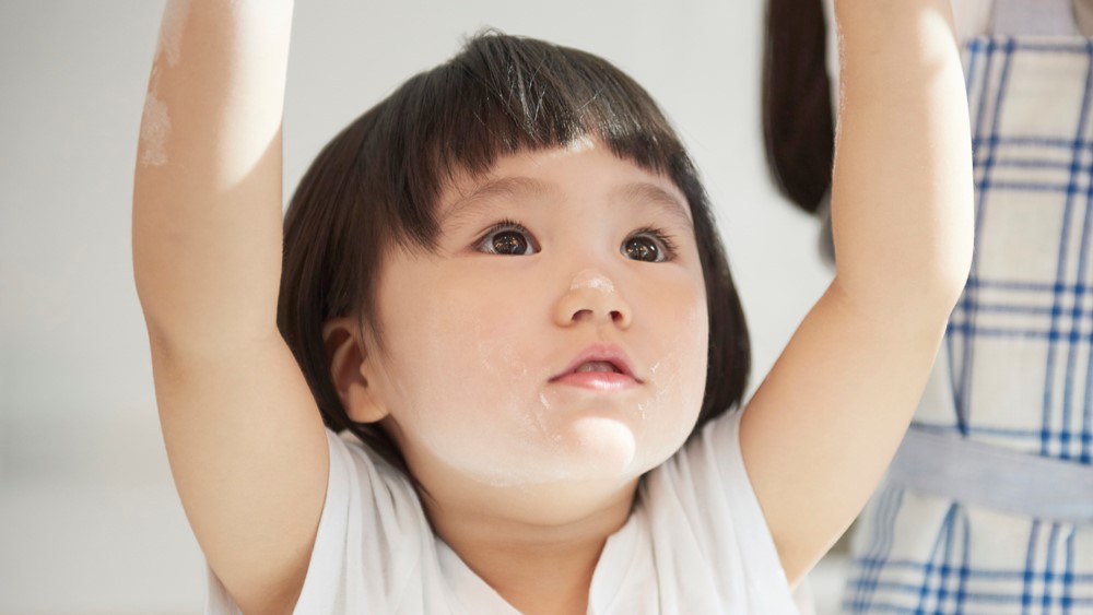 虐待を受けている子どもは親の手を上げる素振りで怯えるらしいけど うちの子は ツイナビ