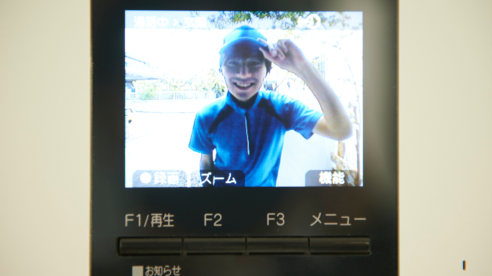 注意喚起 下の階のガス点検です オートロック開けてください と言われたのでこう返したら挙動不審に ガス点検を装った強盗に気を付けよう ツイナビ